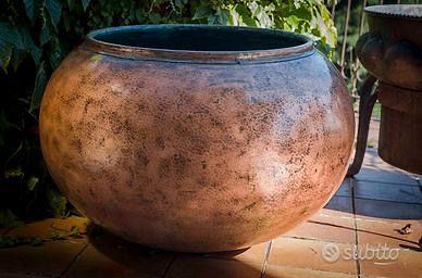 Fioriera in rame antico, martellato a mano