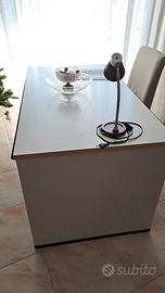 Scrivania da ufficio bianca