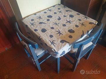 Tavolino e due sedie per bimbi