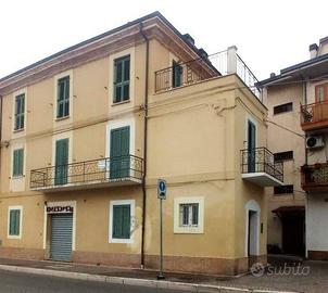 Appartamento di 132 m² con più di 5 locali a Caste