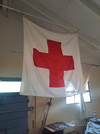 bandiera croce rossa militare