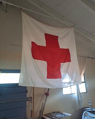bandiera croce rossa militare