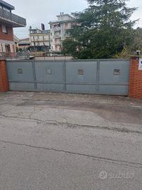 Centrale amplissimo garage piano terra