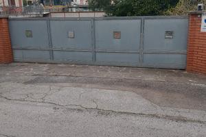 Centrale amplissimo garage piano terra