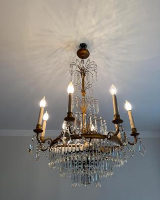 Lampadario in bronzo dorato a 8 luci