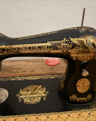 Macchina da cucire Singer antica a pedale con mobi