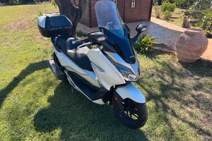 Honda Forza 300 Deluxe
