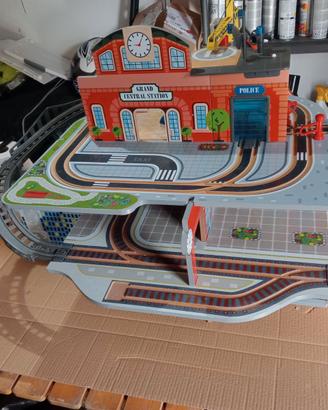 Pista in legno + stazione