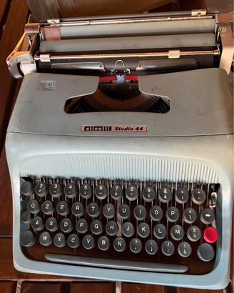 Macchina da scrivere vintage Olivetti Studio 44