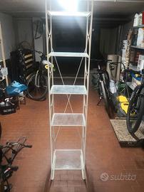 Libreria in metallo e vetro