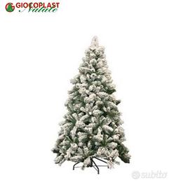 Albero di Natale innevato