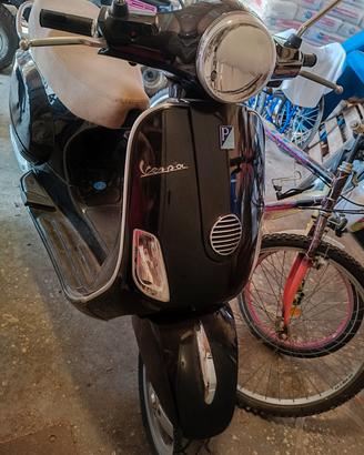 splendida Vespa 150 lx ie del 2009 con soli 4200km