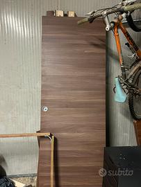 Porta scorrevole con scrigno