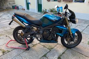Triumph street triple 2011