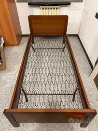 Letto singolo in legno (smontato)