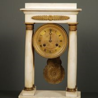 Orologio a pendola Impero a tempietto