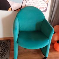 Poltrona in Alcantara con ruote