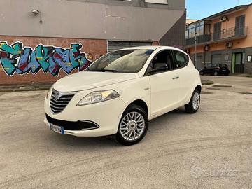 Lancia Ypsilon 0.9 TwinAir 85 CV 5 porte Metano Ec