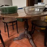 Tavolo con sedie viennesi