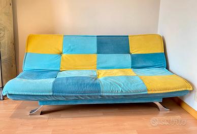 Divano 3 posti usato con letto una piazza e mezzo.