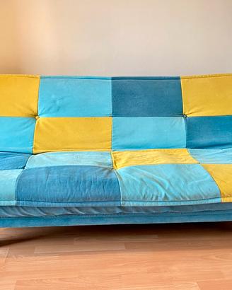 Divano 3 posti usato con letto una piazza e mezzo.