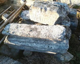 basamento antico in pietra di lesene 
