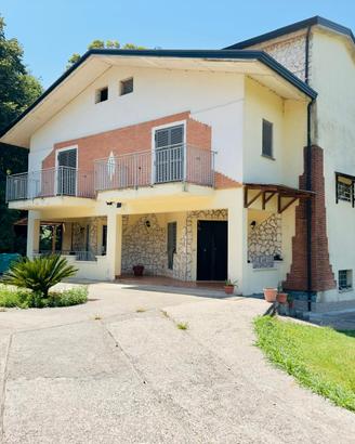 Villa singola con giardino di 2.000 mq