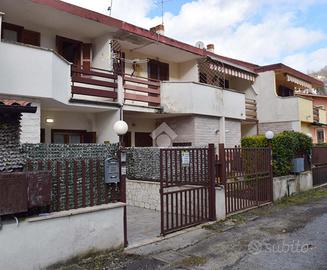 VILLA A SCHIERA A TAGLIACOZZO