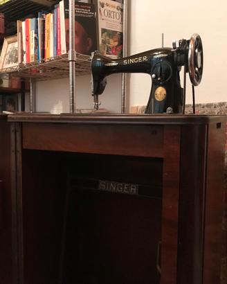 Macchina da cucire vintage SINGER