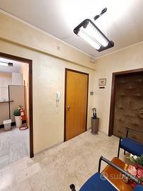 UFFICIO AL SECONDO PIANO CON ASCENSORE IN CENTRO S