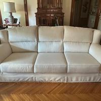 Divano praticamente nuovo