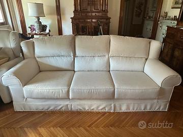 Divano praticamente nuovo