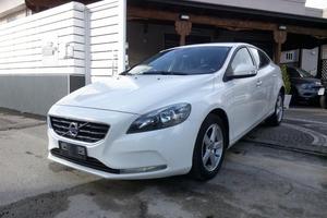 VOLVO V40 D2