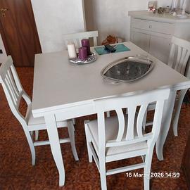 Tavolo con 4 sedie