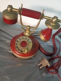 Telefono in  vintage a disco in pelle di cuoio 