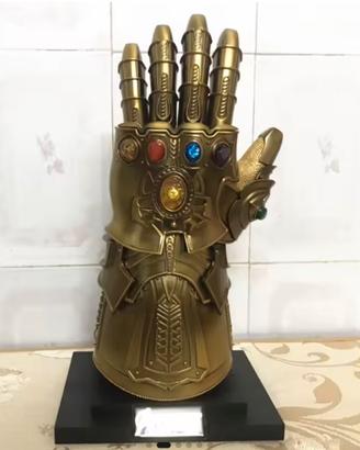 Guanto Thanos indossabile con luci Led