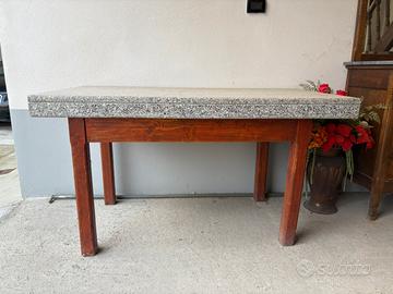 Tavolo con piano in marmo