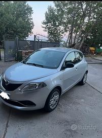 Lancia y elefantino