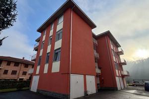 Appartamento di 104 m² con più di 5 locali e box a