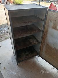 armadietto in metallo 