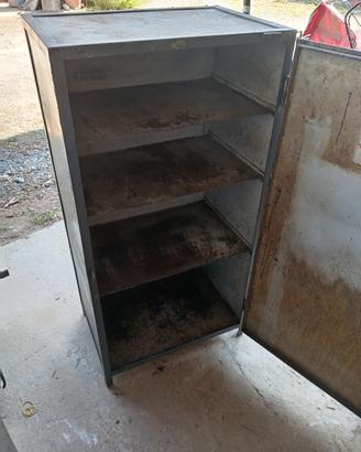 armadietto in metallo 