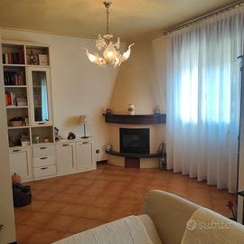 Porzione di casa con 3 camere ampie metrature