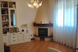 Porzione di casa con 3 camere ampie metrature