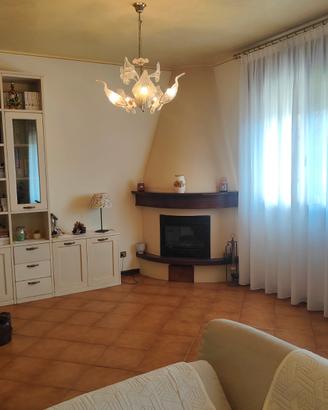 Porzione di casa con 3 camere ampie metrature
