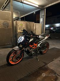 Moto ktm duke 390 2019