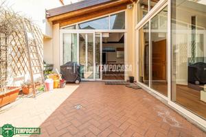 ESCLUSIVO TRILOCALE CON TERRAZZO E GIARDINO PRIVAT