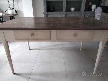 tavolo in legno massello con cassetti 