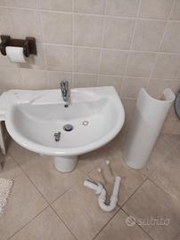 lavandino con miscelatore e scarico 