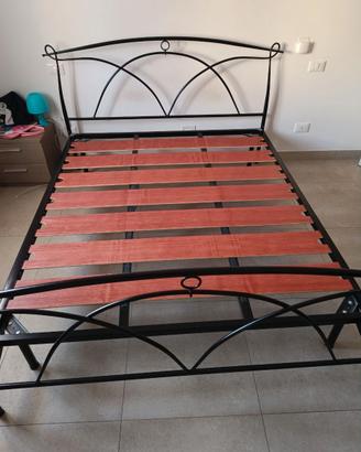 Letto matrimoniale con rete