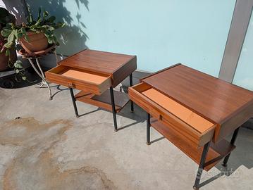 Coppia di comodini in teak